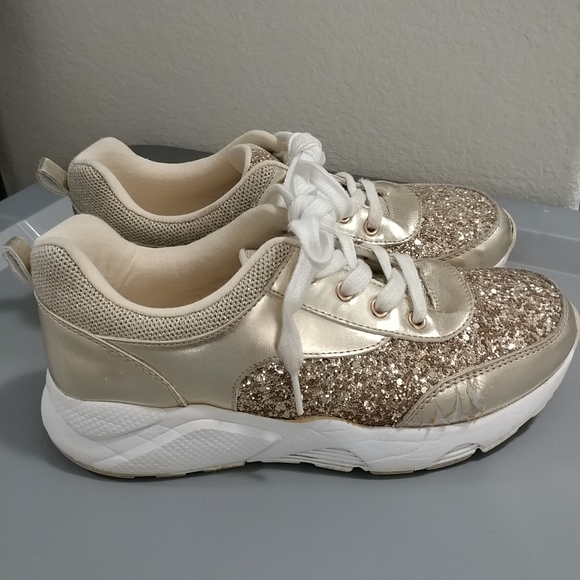 🎉HOST PICK🎉Children's Place Gold Glitter Sneakers Girls 5 - Picture 2 of 16